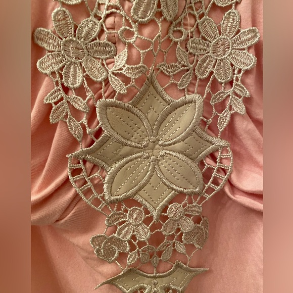 NWOT VENUS SIZE LARGE CROCHETED LACE FRONT HALTER TOP IN PINK AND CREAM - Picture 6 of 10